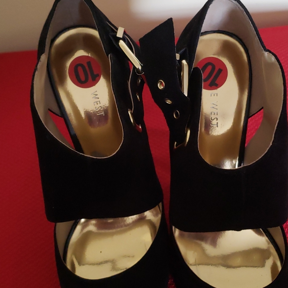 Heels - Picture 3 of 4